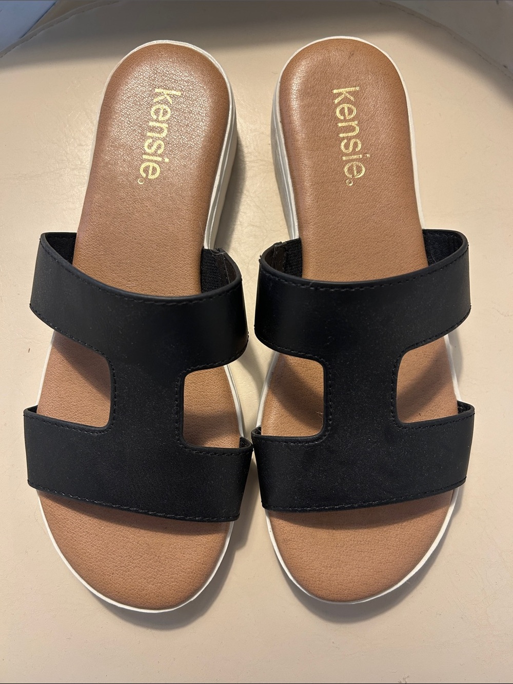 Kensie Black & Tan Slide Sandals with White Sole